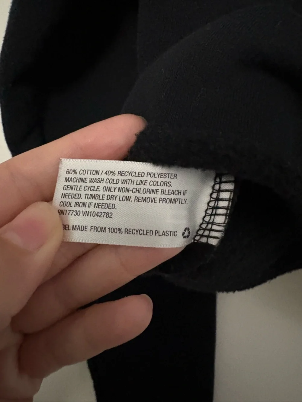 Wild Fable women’s black cropped pullover hoodie - Picture 3 of 4